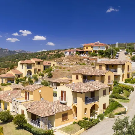 Corte Di Gallura アパートホテル 3*