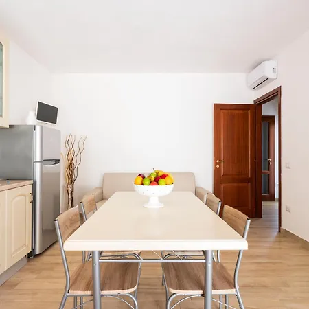 Corte Di Gallura 公寓式酒店 3*
